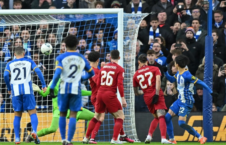 އާސެނަލަށް ފަހު ޗެމްޕިއަން ލިވަޕޫލް ވެސް ކަޓައިފި