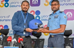 Chief Inspector of Police Ahmed Faseeh (R) and the General Manager Allied Insurance Ibrahim Firushan (L)-- Photo: Mihaaru