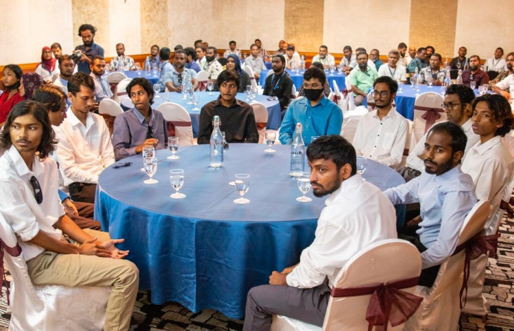 ޒުވާނުންގެ ކަންބޮޑުވުންތަކަށް ހައްލު ހޯދަނީ