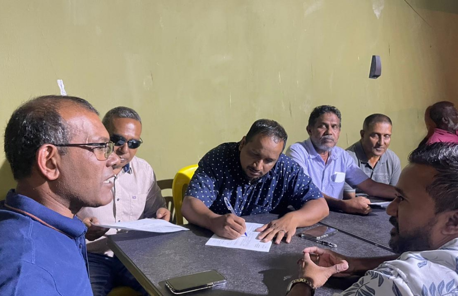 ފިކުރެއްގެ ދިރުން ފެކްޝަނާ ގުޅޭ ފޯމް ފުރުމުގެ ހަރަކާތްތެއް--