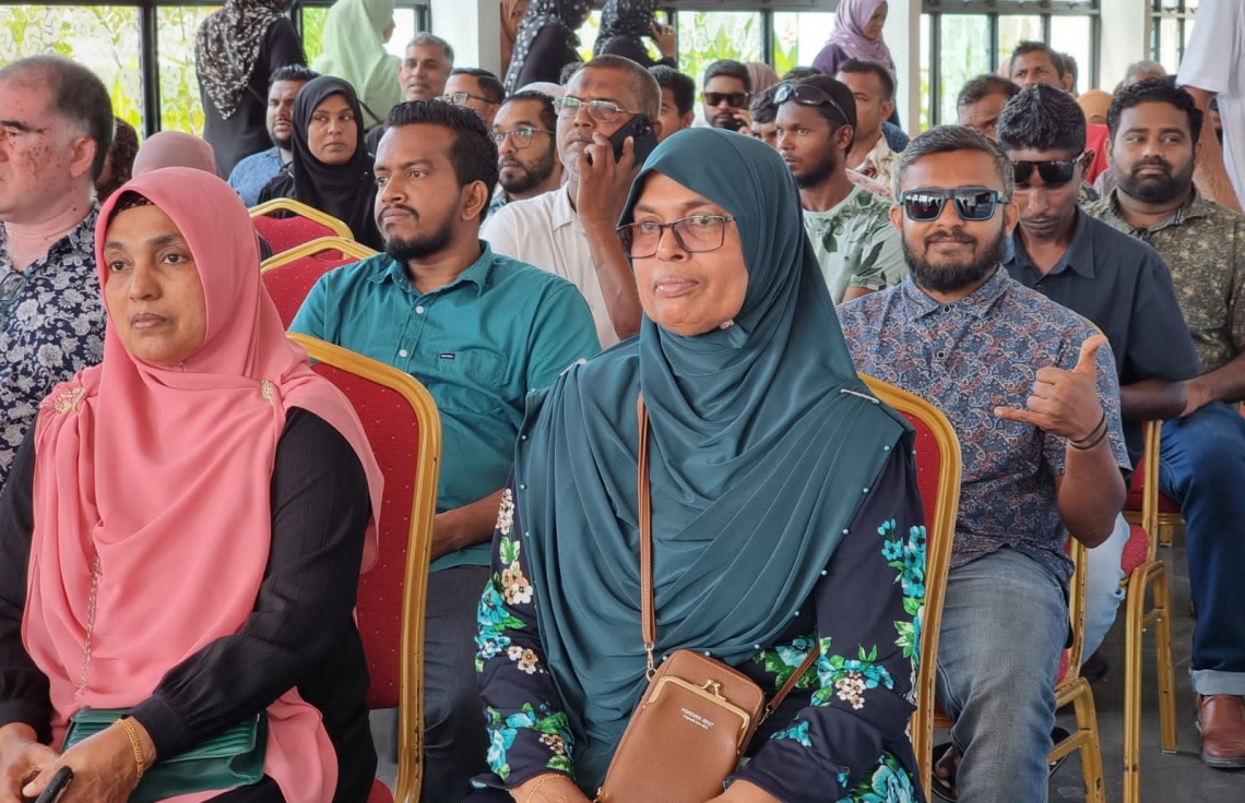 ހޯޕް ކޮންފަރެންސްގައި ބައިވެރިވާވާން ރަޖިސްޓްރީވުމަށް އިދިކޮޅު ޕީޕީއެމް/ޕީއެންސީގެ މެމްބަރުން ދަރުބާރުގޭގައި
