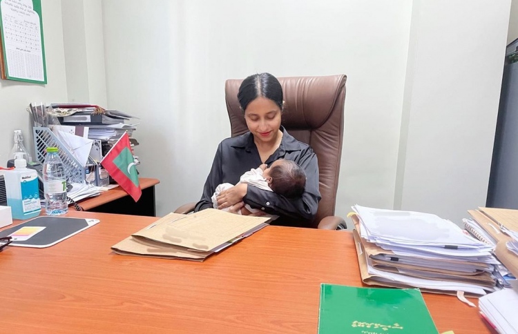 ޗުއްޓީ އިތުރުކޮށް ނުދިނުމުން ދަރިފުޅާ އެކު އޮފީހަށް!