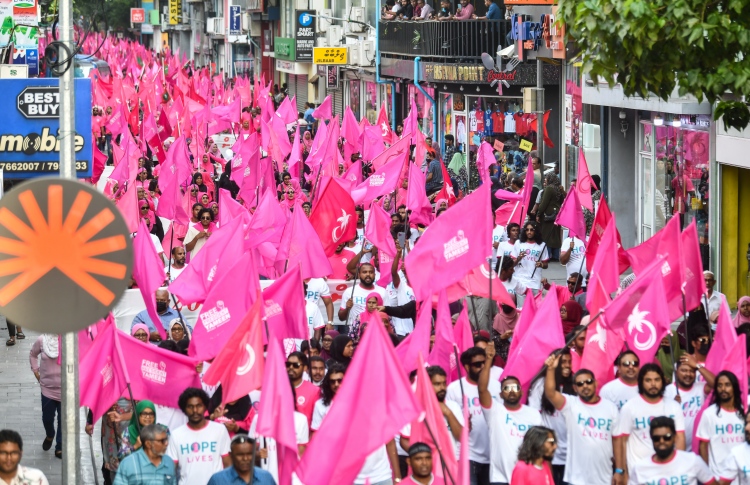 މުޒާހަރާތެރެއަށް ވަދެގަތް މީހާގެ ސައިކަލް ޓޯ ކޮށްފި