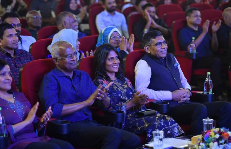 ކުލަަގަދަ ހަފުލާއަކާއެކު، ޒަމާނީ އޮލިމްޕަސް ހުޅުވައިފި