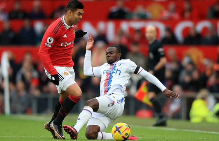 ޔުނައިޓެޑް މޮޅުވިއަސް ކަސެމީރޯ ތިން މެޗަށް ސަސްޕެންޑް