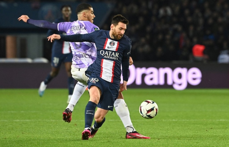 މެސީ އާއި ހަކީމީ ފަހަތުން އަރައި ޕީއެސްޖީ މޮޅުކޮށްދީފި