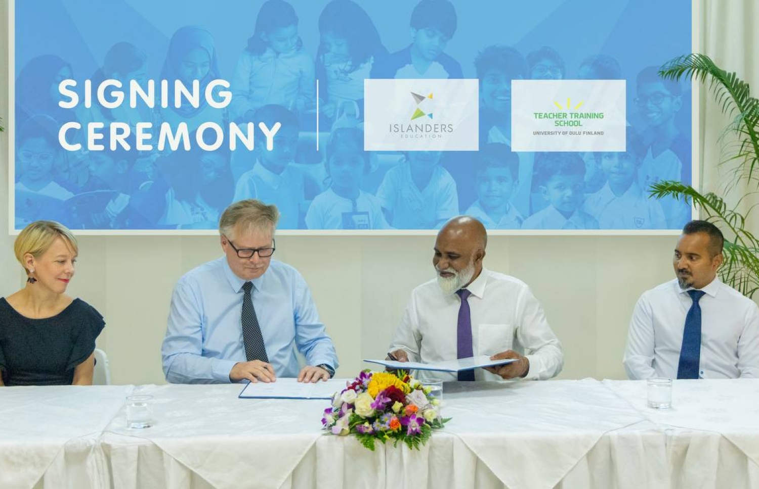 އައިލެންޑާސް އެޑިއުކޭޝަން އާއި އޯލޫ ޔުނިވާސިޓީއާ ދެމެދު އެއްބަސްވުމުގައި ސޮއި ކުރަނީ. -- ފޮޓޯ: އައިލެންޑާސް އެޑިއުކޭޝަން