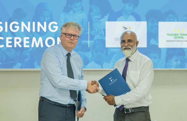 ފިންލެންޑްގެ އޯލޫ ޔުނިވަސިޓީން ޓީޗަރުން ތަމްރީނުކުރަނީ