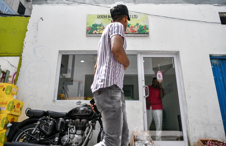 ބަލަންތިއްބާ ކޮންޓްރޯލް ނަގައި ބިދޭސީން މަހުޖަނުންނަށް!