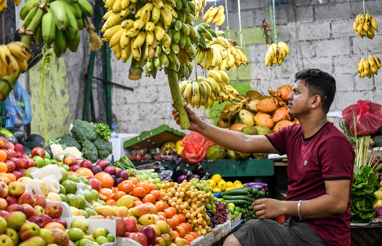 މަޖީދީ މަގު ގޮޅިއެއްގައި ހުއްޓިލައިގެން ހުރި ބިދޭސީއަކު--ފޮޓޯ:ފަޔާޒް މޫސާ/މިހާރު