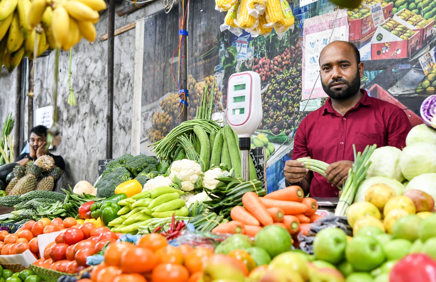 އަމީނީމަގު މާރުކޭޓުގައި ހުރި ބިދޭސީ ވިޔަފާރިއަކު-- ފޮޓޯ: ފަޔާޒް މޫސާ/ މިހާރު