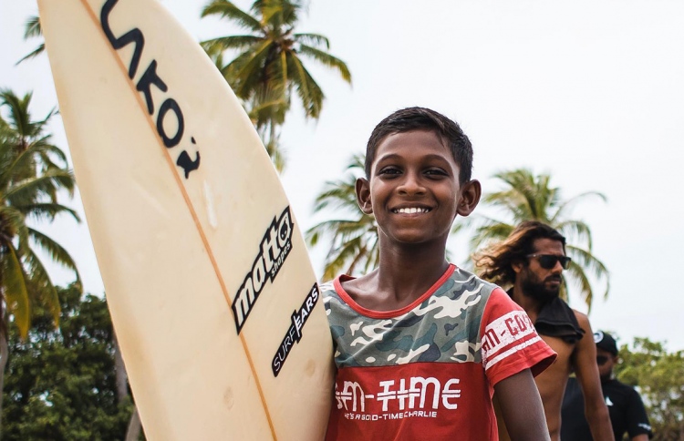 އިނާން، ކ. ގުރައިދޫއަށް އުފަން އުންމީދީ ރާޅާއެޅުންތެރިޔާގެ އުންމީދަކީ ބައިނަލްއަގުވާމީ މުބާރާތަކުން މެޑަލް އެއް ހޯދުން.-- ފޮޓޯ: މޯލްޑިވްސާފްފޮޓޯގްރާފާ