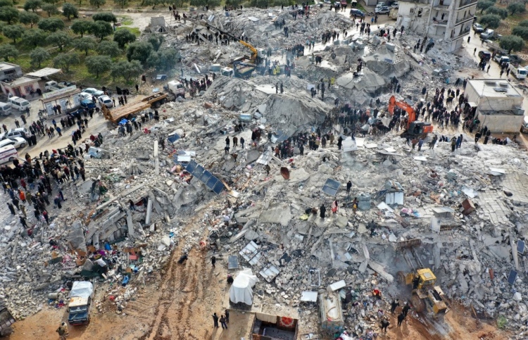 އިމާރާތްތަކުގެ ދަށުން 8000 މީހުން ސަލާމަތް ކޮށްފި