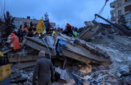 Rescue workers and volunteers search for survivors in the rubble of a collasped building, in Sanliurfa, Turkey, on February 6, 2023, after a 7.8-magnitude earthquake struck the country's south-east. - The combined death toll has risen to over 2,300 for Turkey and Syria after the region's strongest quake in nearly a century. Turkey's emergency services said at least 1,121 people died in the earthquake, with another 783 confirmed fatalities in Syria. -- Photo: Remi Banet / AFP