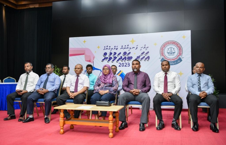 "ފަނޑިޔާރުންނަށް މިނިވަން ކޮމިޝަނެއް އޮންނަންޖެހޭ"