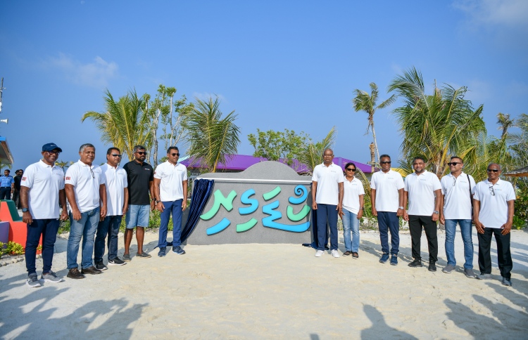 ދަތުރުދާން ހެދި ކުޑަގިރި ހުޅުވައި ބޭނުންކުރަން ފަށައިފި