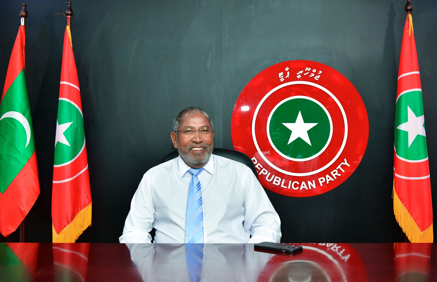 ޖުމްހޫރީ ޕާޓީގެ ކައުންސިލް ބައްދަލުވުމުގައި ގާސިމް ބައިވެރިވެވަޑައިގަންނަވަނީ. -- ފޮޓޯ | މިހާރު