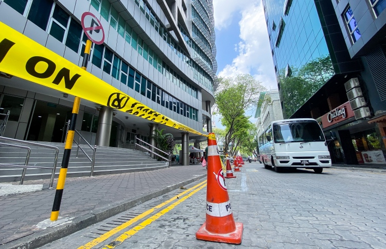 ވެލާނާގެ ކުރިމަތީގައި ޕާކުކުރުން ހުއްޓާލައިފި