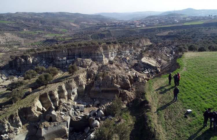ބިންހެލުމުގައި ތުރުކީގައި ބިޔަ ފުން ވަޅުގަނޑެއް