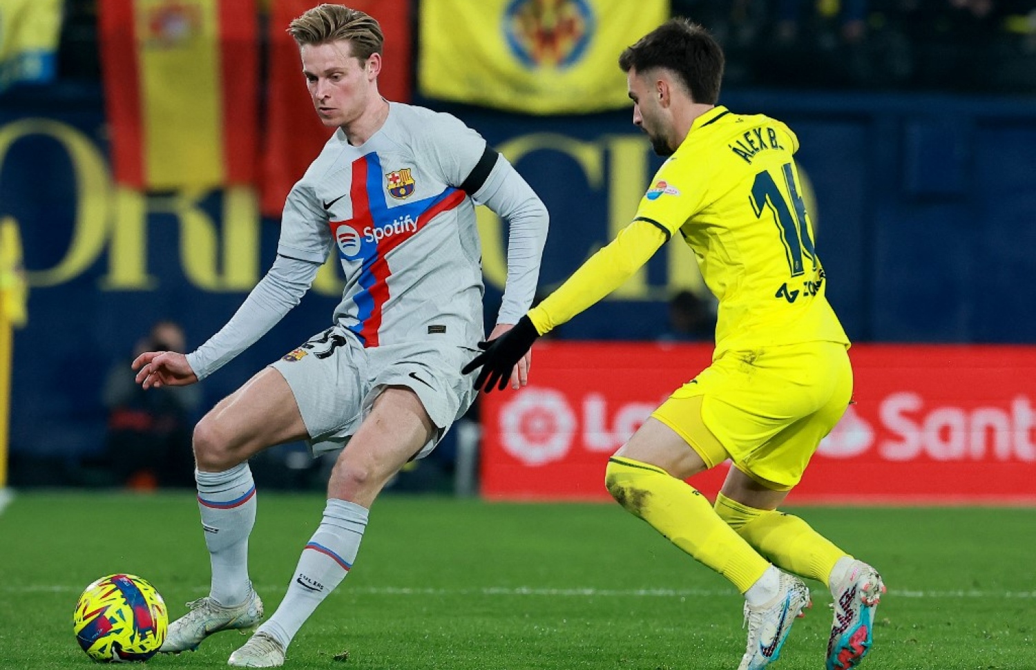 ޑި ޔޯންގް (ވ)، ބާސެލޯނާ އާއެކު ލީގު މެޗެއްގައި ކުޅެނީ.-- ފޮޓޯ: އޭއެފްޕީ