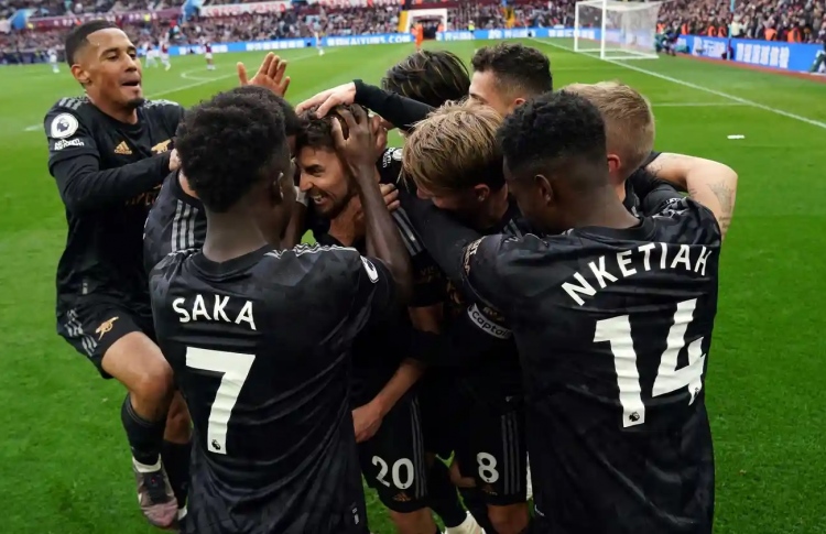 ސިޓީ ސޮއްސާލައިފި، އާސެނަލް ކުރިހޯދީ ގަދަ ރޫހެއްގައި