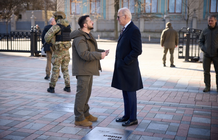 ބައިޑެން ޔޫކްރޭނަށް ކުރެއްވި ސިއްރު ދަތުރު