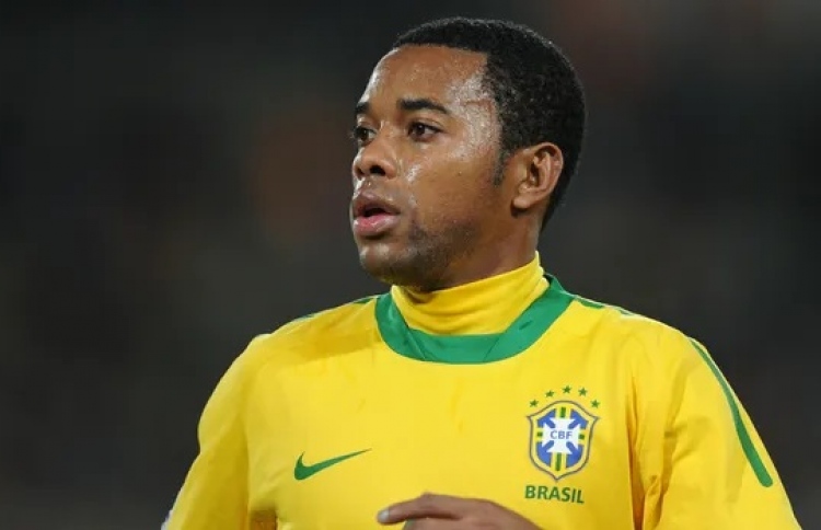 ރޮބީނިއޯ ނުވަ އަހަރަށް ޖަލަށް ލާން އިޓަލީން އަންގައިފި