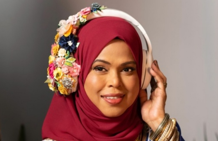 މާދަރީބަހުގެ ދުވަހަށް ޝަފީގާގެ ހަދިޔާއެއް