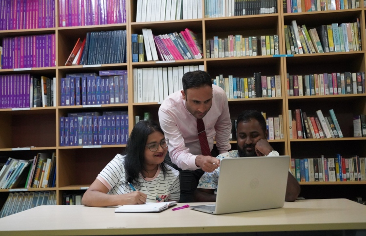 މެޕްސްގެ އޮންލައިން އިންޓޭކަށް ބައިވެރިވުމުގެ ފުރުސަތު