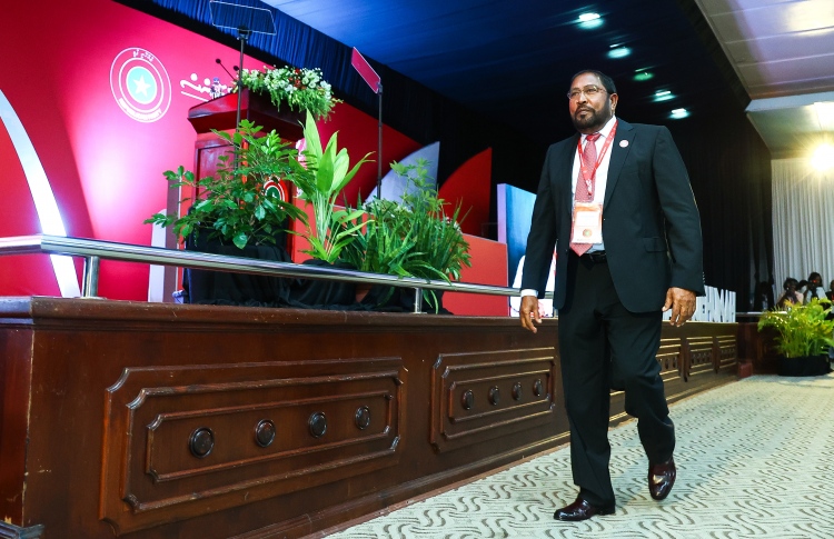 ގާސިމް ނޫނީ ހައްލު ހޯދޭނެ ކެންޑިޑޭޓަކު ނެތް: އަމީން