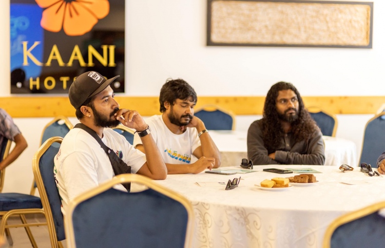 އަޔާދީތަކަފުލް އިން ގެސްޓް ވިޔަފާރިވެރިންގެ ގާތަށް