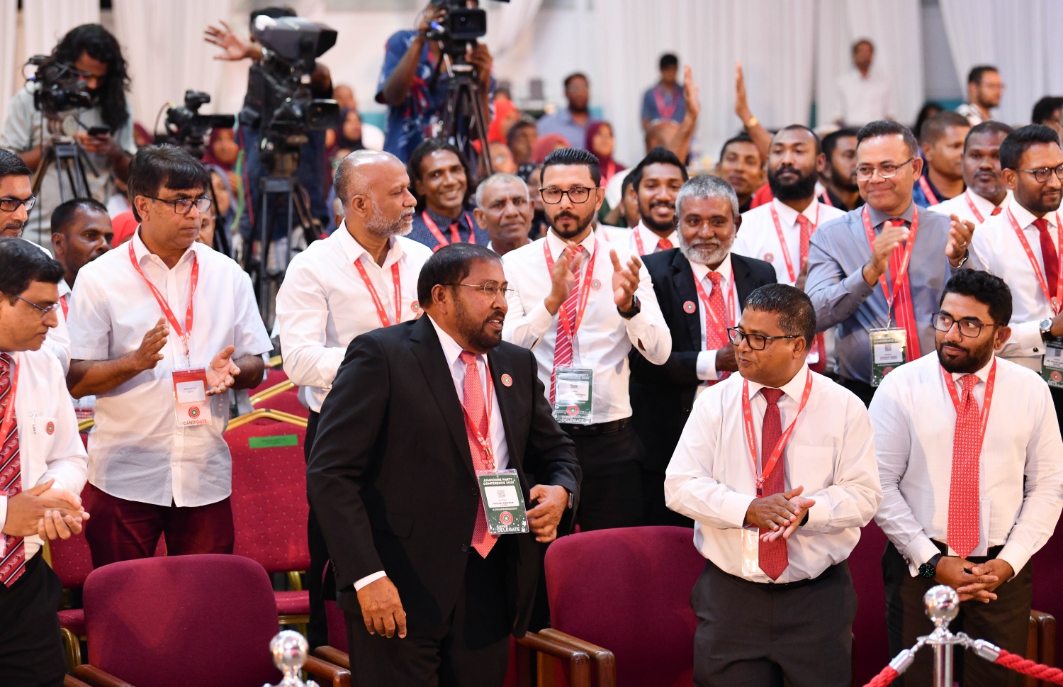 ޖޭޕީގެ ހަތަރުވަނަ ކޮންގްރެސްގައި ގާސިމް ބައިވެރިވެވަޑައިގަންނަވަނީ: އެ ކޮންގްރެސް އަށް ނައިބު ރައީސް ވަޑައިނުގަތްކަން އެތައް ބަޔަކު ފާހަގަކުރި.