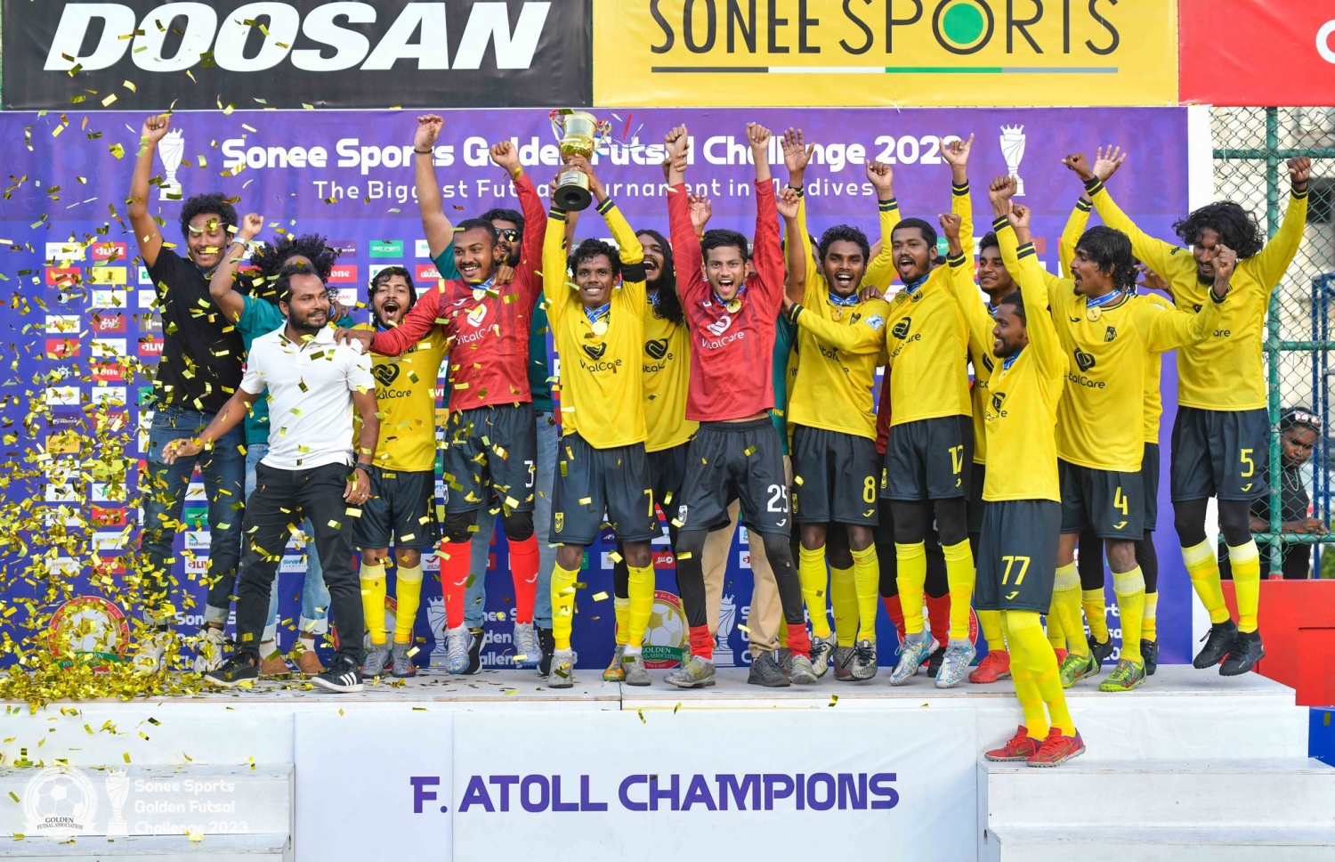 ފ. އަތޮޅުގެ ޗެމްޕިއަންކަން ހޯދި މަގޫދޫ.-- ފޮޓޯ: ގޯލްޑަން ފުޓްސަލް އެސޯސިއޭޝަން/ އިމޭޖަސް އެމްވީ