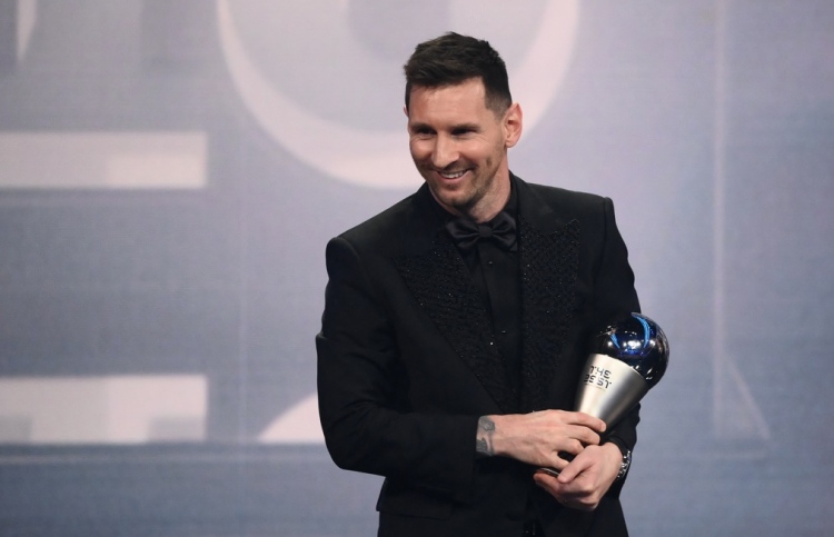 ފީފާގެ މޮޅު ކުޅުންތެރިޔާގެ އެވޯޑް މެސީ ހޯދައިފި