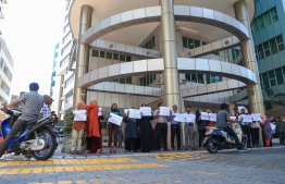 Civil servants protesting in front of Velanaage over parking inconviniences on 28th February 2023. PHOTO: FAYAZ MOOSA / MIHAARU