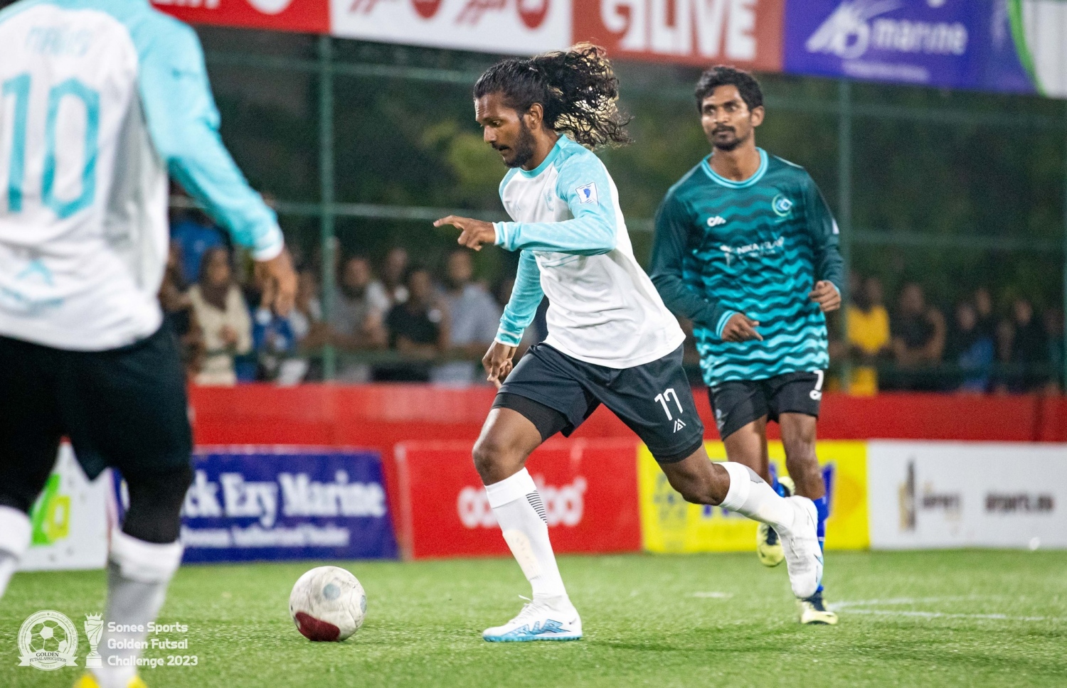 ގާފަރާއި ބޮޑުފޮޅުދޫ ބައްދަލުކުރި މެޗުގެ ތެރެއިން.-- ފޮޓޯ: ގޯލްޑަން ފުޓްސަލް އެސޯސިއޭޝަން/ އިމޭޖަސް އެމްވީ