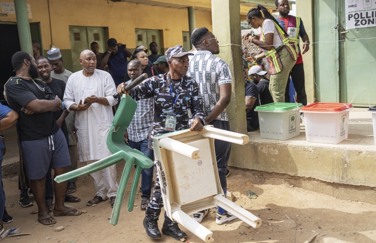 ނައިޖީރިޔާގެ އިންތިޚާބު، ރައްޔިތުން އިންތިޒާރުގައި