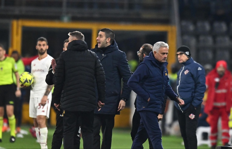 ކްރެމޮނީސޭ ފުރަތަމަ މޮޅު ހޯދިއިރު މޮރީނިއޯއަށް ރަތެއް