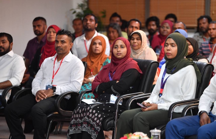 ޓްރޭޑް ޔޫނިއަންތަކުގެ ދަފްތަރު އެކުލަވާލަނީ