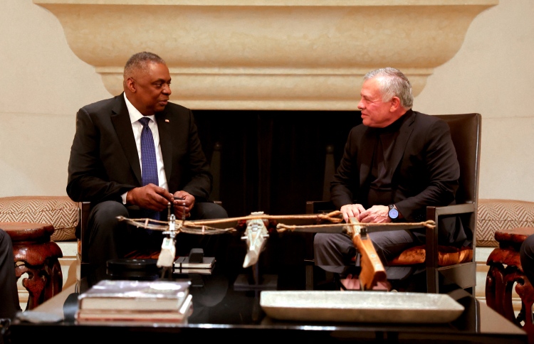 އެމެރިކާގެ ދިފާއީ ވަޒީރު މެދުއިރުމައްޗަށް