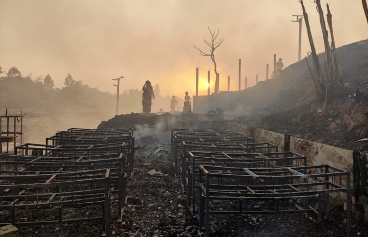 ރޮހިންޖާފޭލިގެތައް އަނދައި ގިނަ ބަޔަކު ގެދޮރު ނެތިފައި