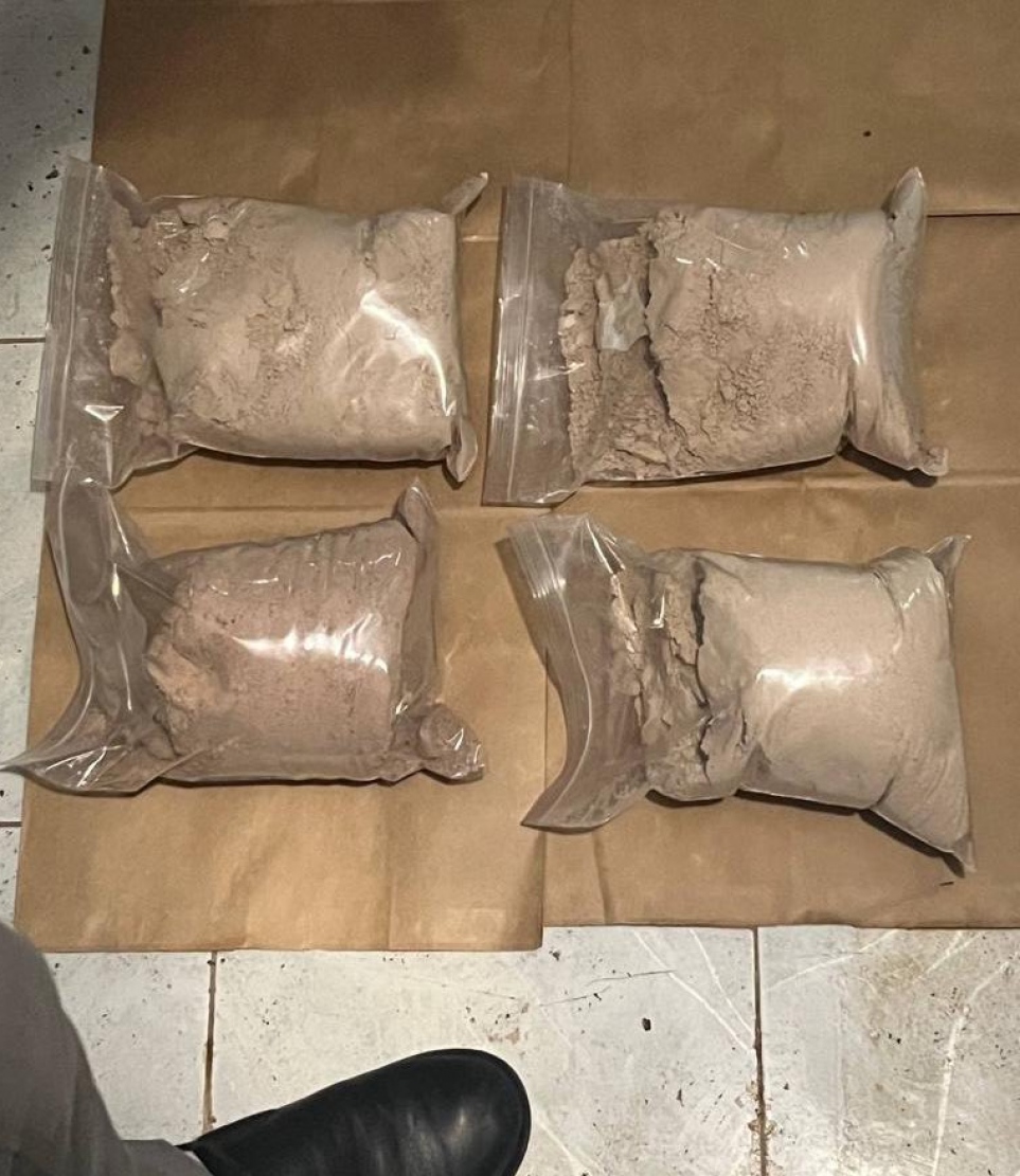 ފުލުހުން މާލޭގައި ހިންގި އޮޕަރޭޝަންގައި ހޯދި މަސްތުވާތަކެތި.-- ފޮޓޯ: ޕޮލިސް