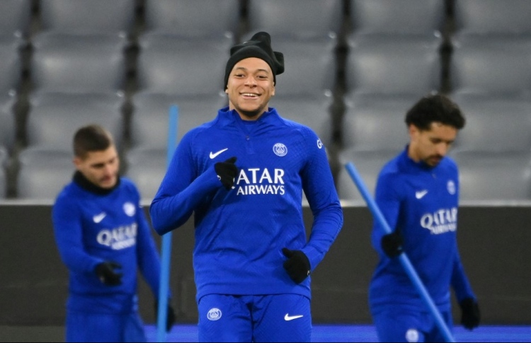 އެމްބާޕޭގެ ކުރިމަގާ ޗެމްޕިއަންސް ލީގާ ގުޅުމެއް ނެތް