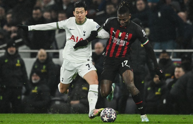 ޓޮޓެންހަމް ކަޓުވާލައި މިލާން ކުއާޓާ ފައިނަލަށް