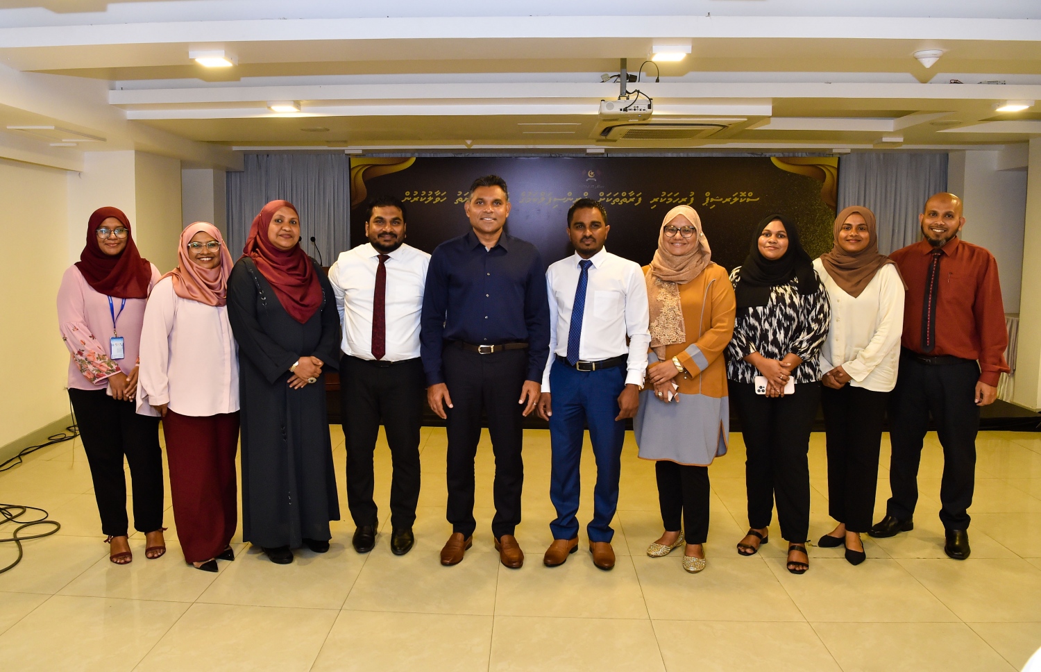 ޕްރިންސިޕަލުންނަށް ބޭއްވި ތަމްރީން ޕްރޮގްރާމް ފުރިހަމަ ކުރިން ބައެއް ބޭފުޅުނާއެކު ނައިބުރައީސް --- ފޮޓޯ: ރައީސް އޮފީސް