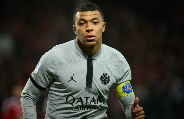 ޕީއެސްޖީގެ މާޔޫސްކަމަށް އެމްބާޕޭ ލުޔެއް ހޯދައިދީފި