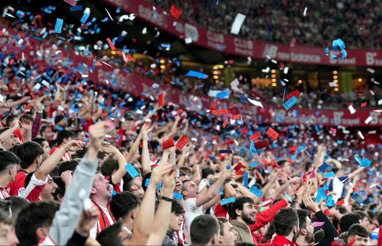 ދަނޑަށް ފޭކު ޑޮލަރު އަޅައި ބާސެލޯނާއާ ދިމާކޮށްލައިފި