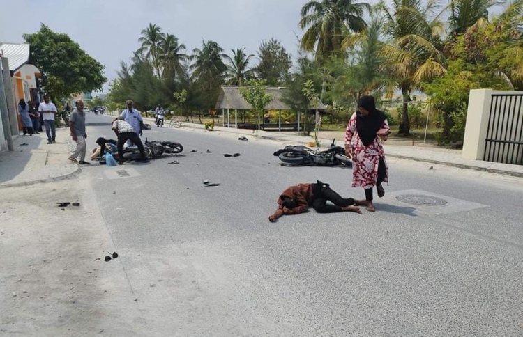 ކުޅުދުއްފުށީ އެކްސިޑެންޓެއްގައި 4 މީހަކަށް އަނިޔާވެއްޖެ