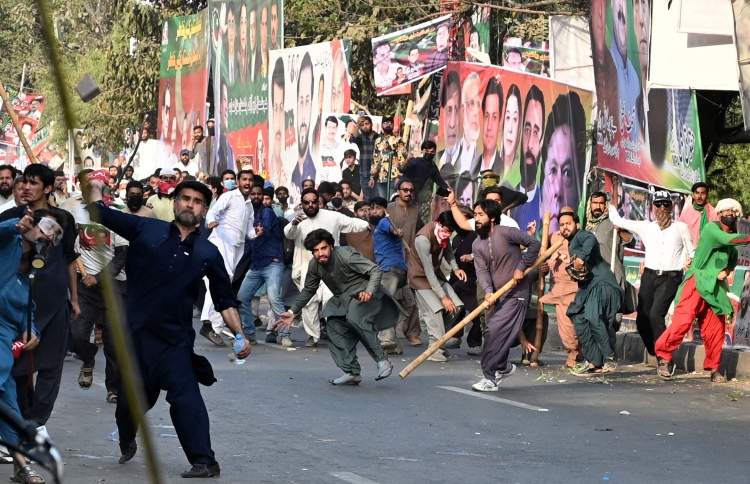 އިމްރާން ޚާން ހައްޔަރުކުރުމުން ޕާކިސްތާނުގައި މުޒާހަރާ