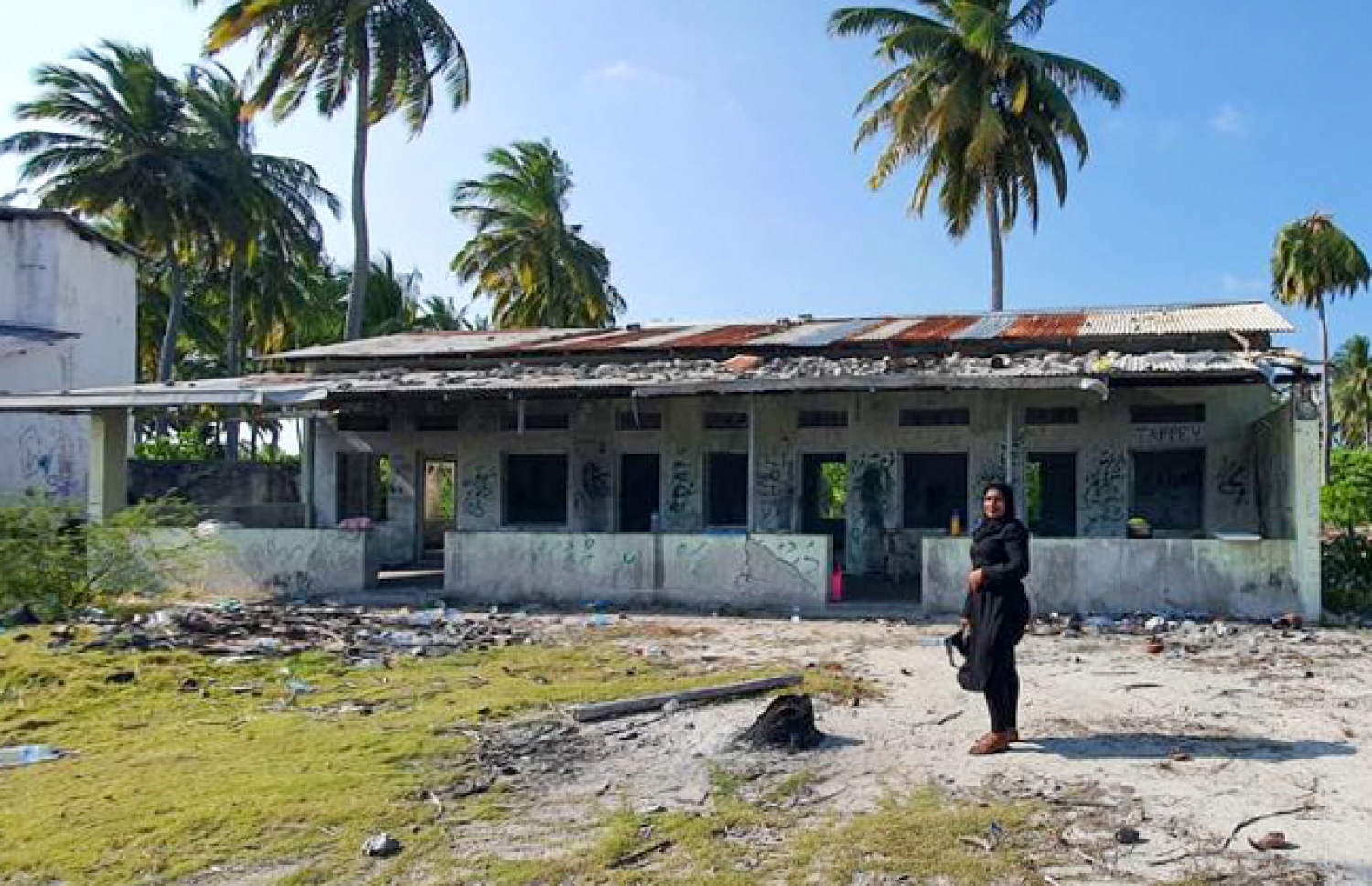 ހިމިތި އަށް އަރާއިރު ފެންނަން ހުރި ގެ: ބަލަހައްޓާނެ ބަޔަކު ނެތް